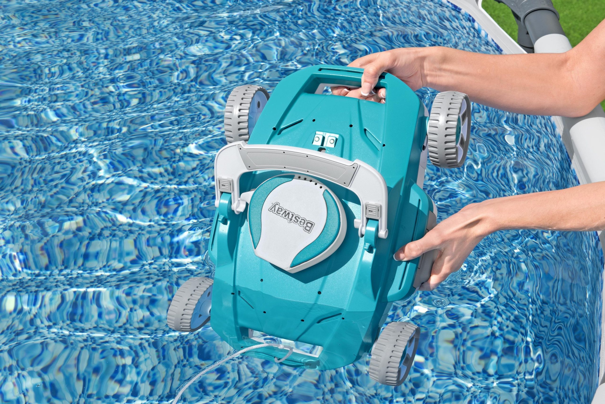 Bestway AquaTronix G200 Automatic Robotic Pool Vacuum - Image 5